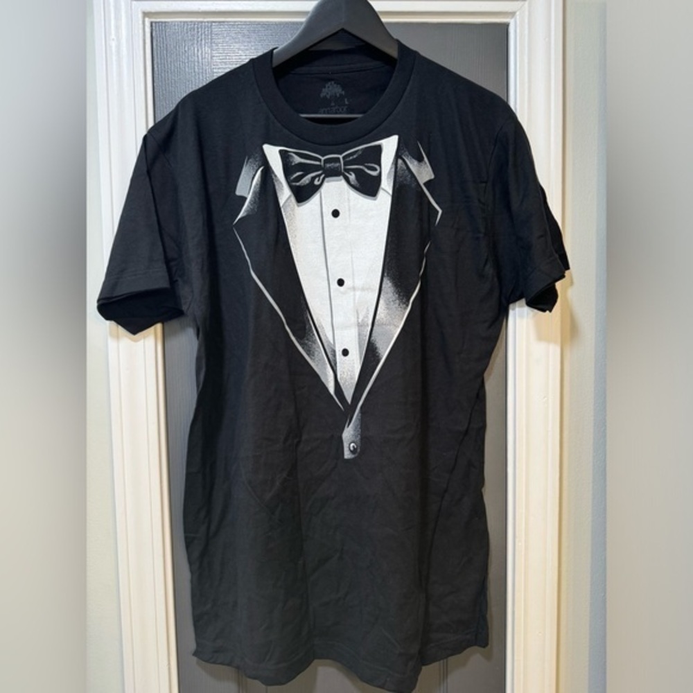 Annarbor men's tuxedo tshirt L & XL available NEW
